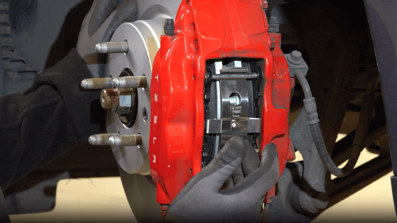 Assestamento dei freni di una Tesla Model S | Masters of Motion