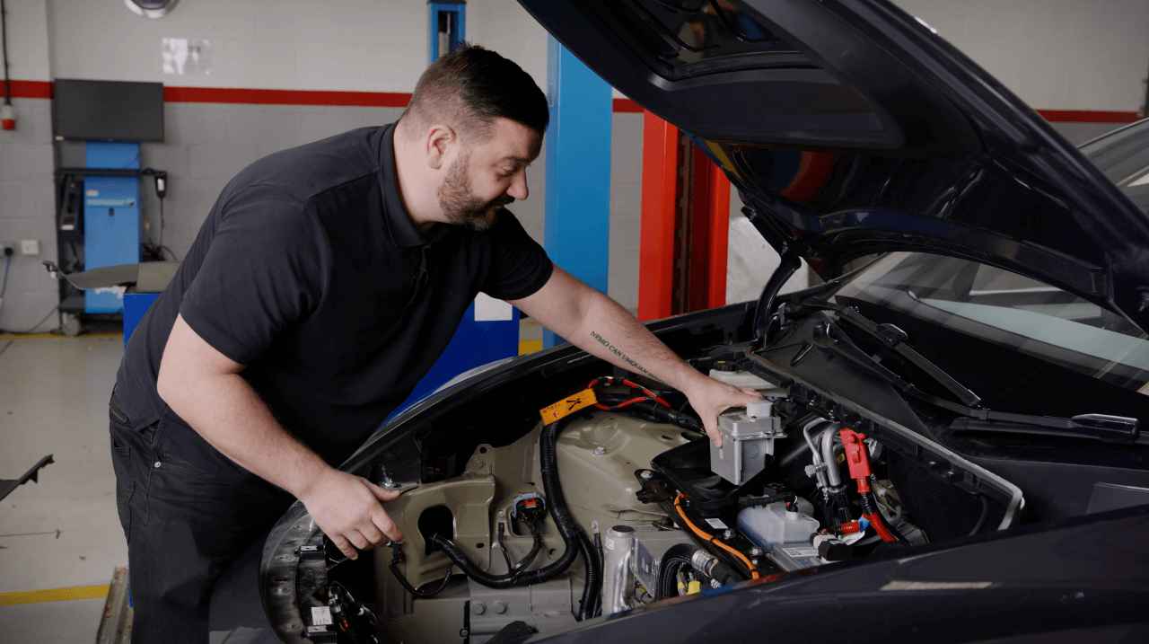 Replace 16v battery on Tesla